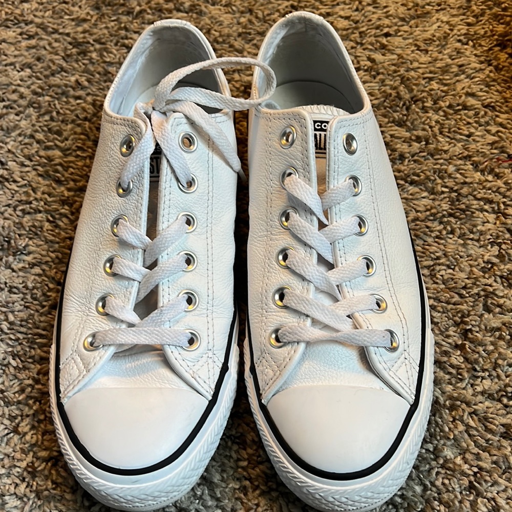 Low top converse shoes